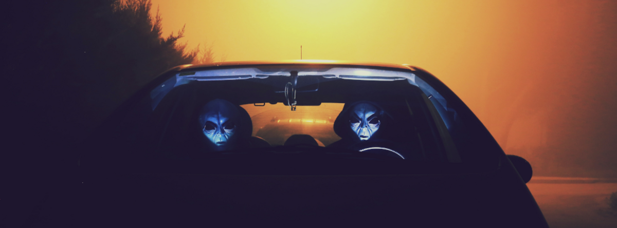 Foto af Miriam Espacio fra Pexels Aliens i en bil