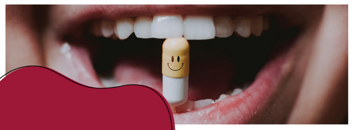 En pille med en smiley på holdt mellem læberne
