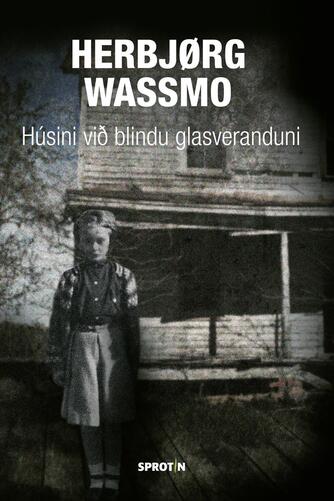 : Húsini við blindu glasveranduni