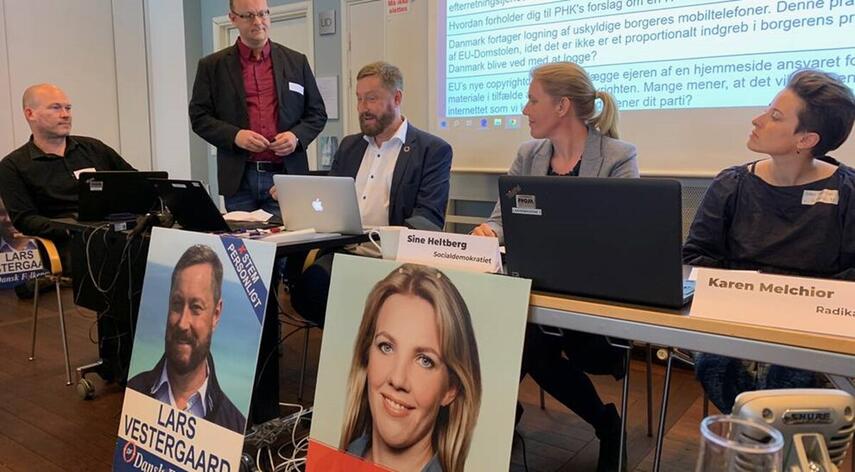 Henrik Føhns: IT-valgmøde. 2, Politikere får for ringe vejledning om IT