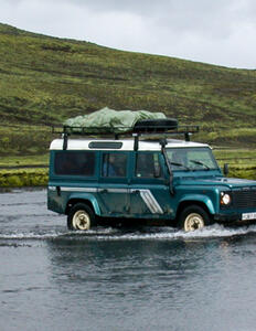 Landrover krydser vand